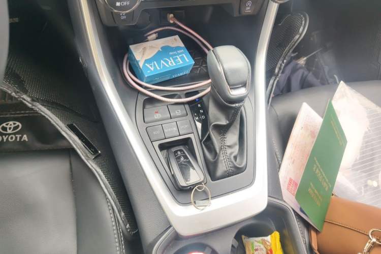 Used Toyota Wildlander 2021 2.0L CVT Two-Wheel Drive Luxury Edition Gear Lever