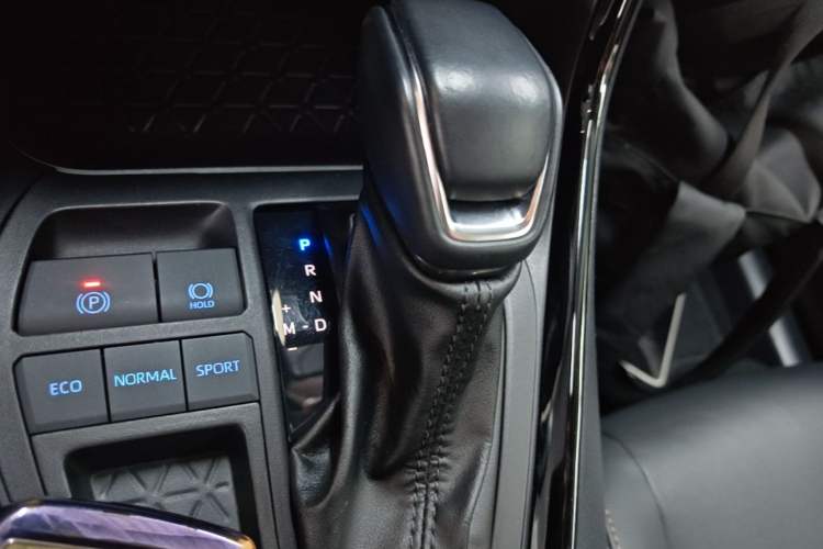 Used Toyota Wildlander 2021 2.0L CVT Two-Wheel Drive Luxury Edition Gear Lever