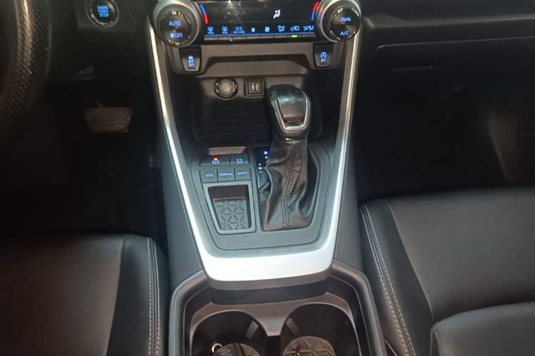 Used Toyota Wildlander 2021 2.0L CVT Two-Wheel Drive Luxury Edition Gear Lever
