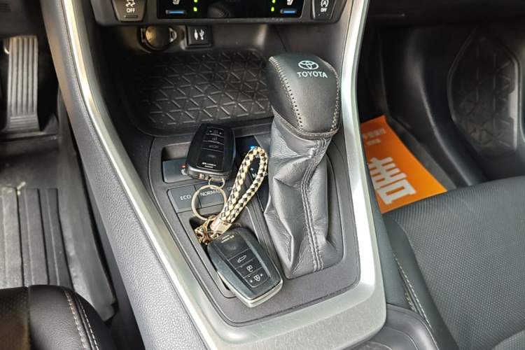 Used Toyota Wildlander 2021 2.0L CVT Two-Wheel Drive Luxury Edition Gear Lever