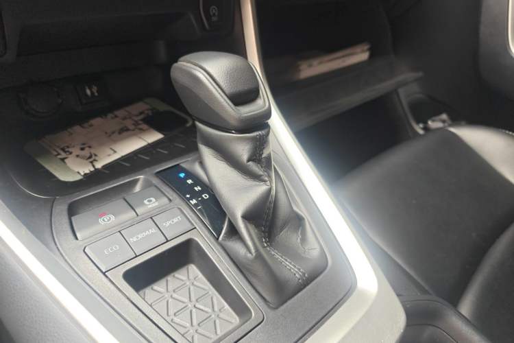 Used Toyota Wildlander 2021 2.0L CVT Two-Wheel Drive Luxury Edition Gear Lever