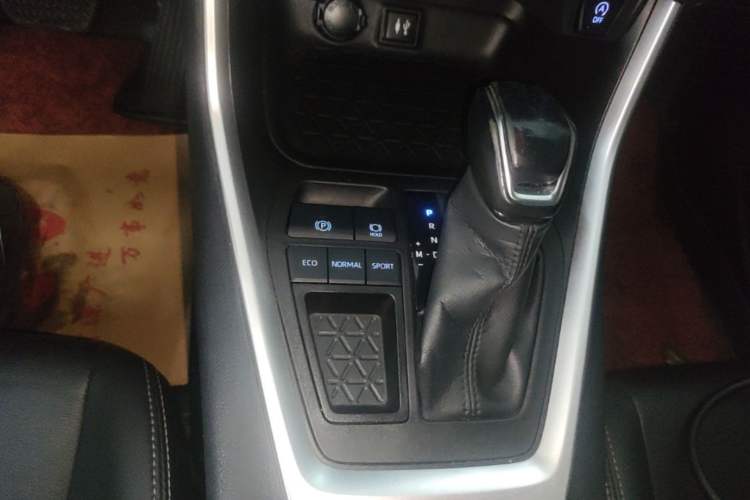 Used Toyota Wildlander 2021 2.0L CVT Two-Wheel Drive Luxury Edition Gear Lever
