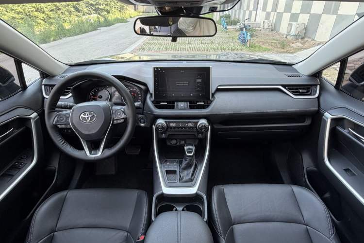Used Toyota Wildlander 2021 2.0L CVT Two-Wheel Drive Luxury Edition Interior 1