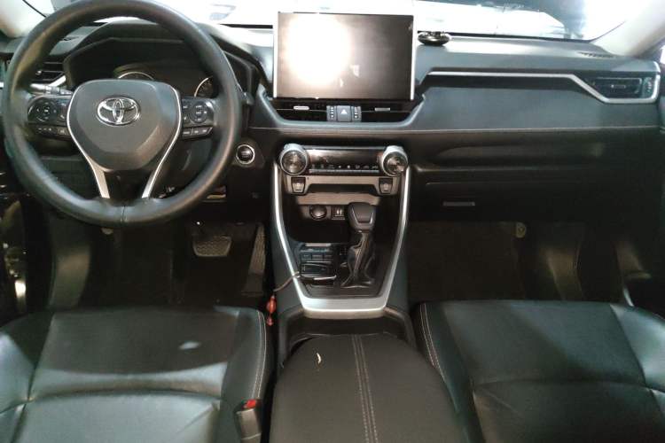 Used Toyota Wildlander 2021 2.0L CVT Two-Wheel Drive Luxury Edition Interior 2