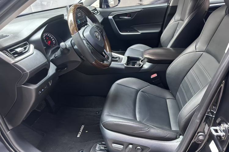 Used Toyota Wildlander 2021 2.0L CVT Two-Wheel Drive Luxury Edition Interior 2