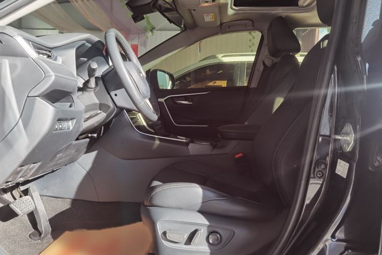 Used Toyota Wildlander 2021 2.0L CVT Two-Wheel Drive Luxury Edition Interior 2