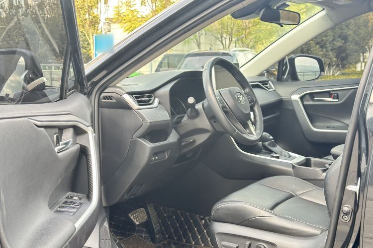 Used Toyota Wildlander 2021 Dual-Motor 2.5L E-CVT Four-Wheel Drive Luxury Edition Interior 2
