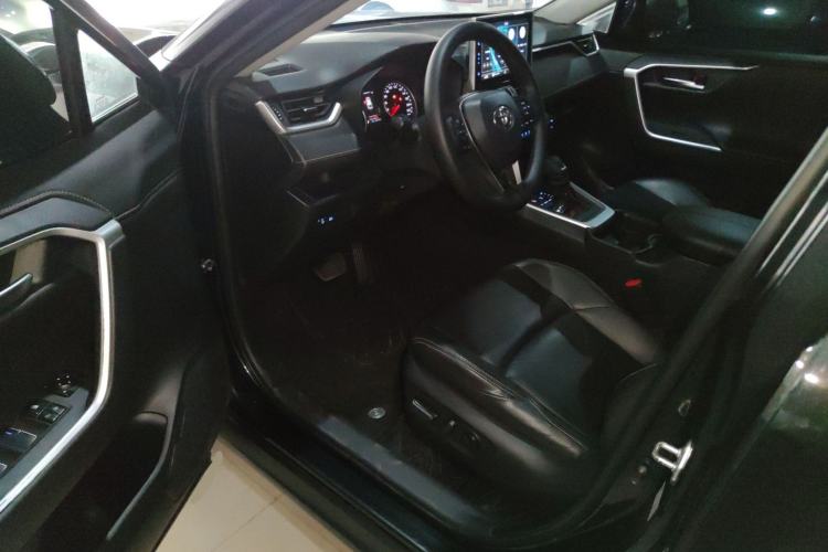 Used Toyota Wildlander 2021 2.0L CVT Two-Wheel Drive Luxury Edition Interior 3
