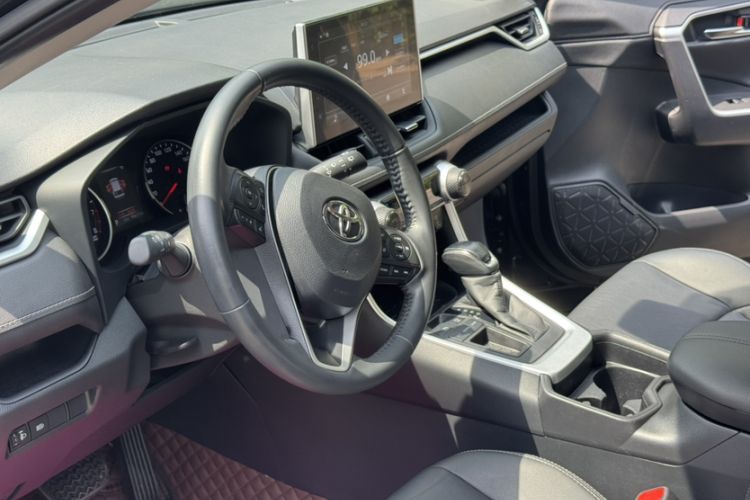 Used Toyota Wildlander 2021 2.0L CVT Two-Wheel Drive Luxury Edition Interior 3