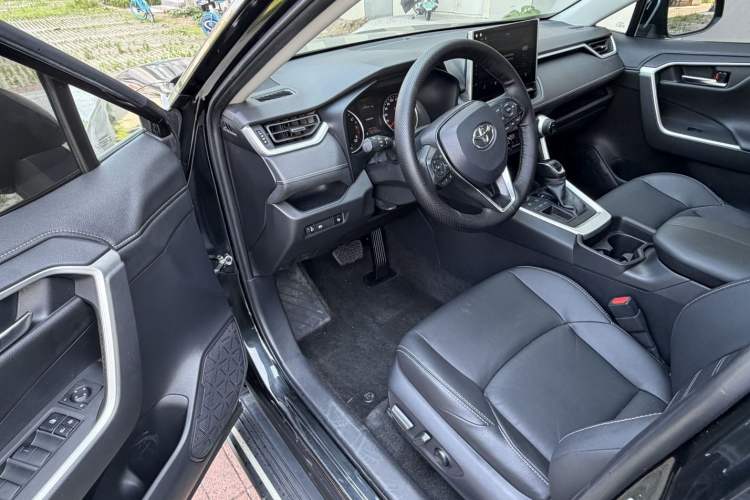 Used Toyota Wildlander 2021 2.0L CVT Two-Wheel Drive Luxury Edition Interior 3