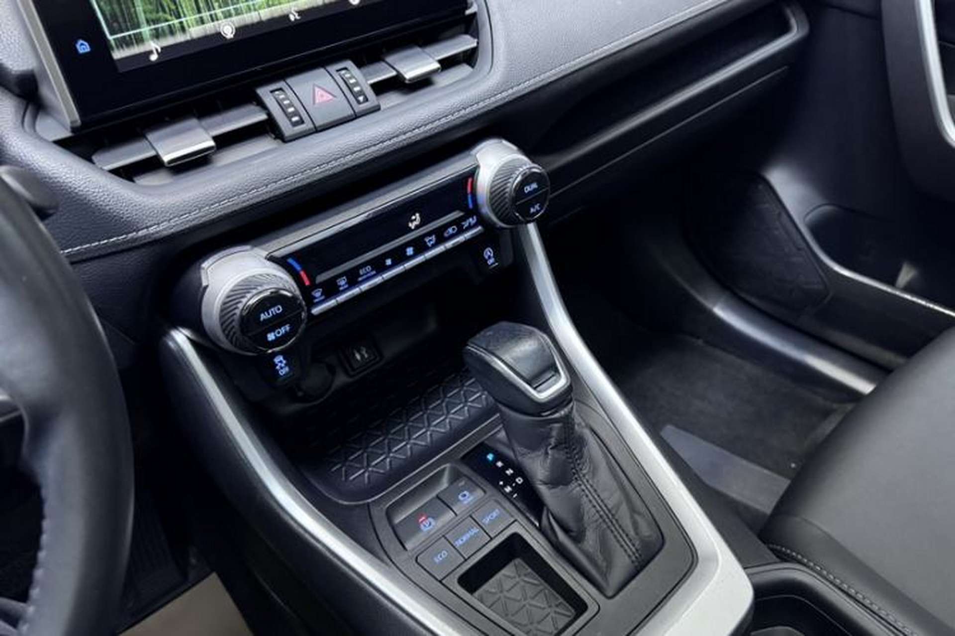 Used Toyota Wildlander 2021 2.0L CVT Two-Wheel Drive Luxury Edition Interior 3