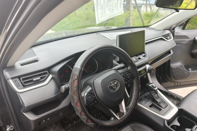 Used Toyota Wildlander 2021 2.0L CVT Two-Wheel Drive Luxury Edition Interior 3