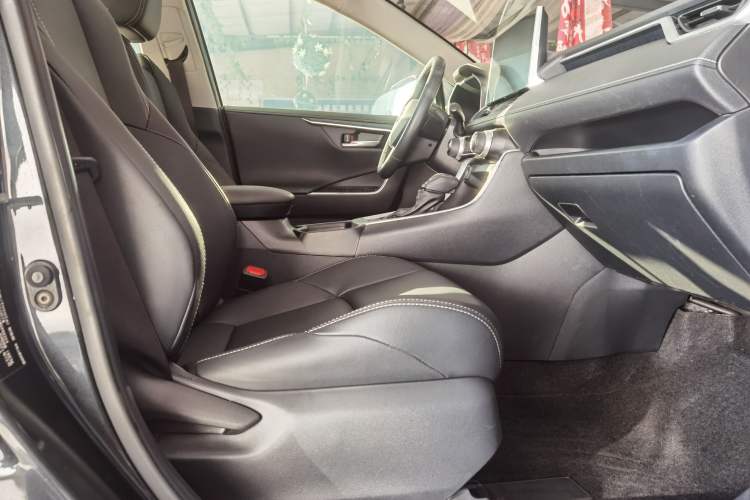 Used Toyota Wildlander 2021 2.0L CVT Two-Wheel Drive Luxury Edition Interior 3