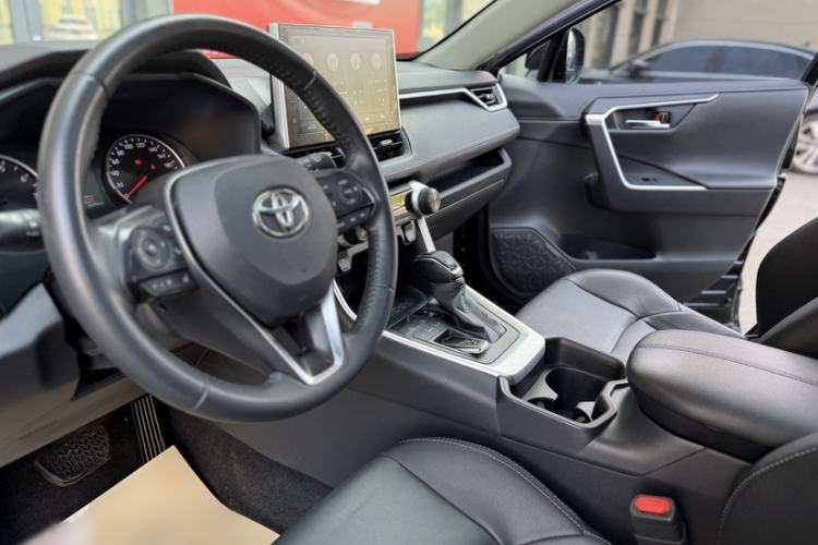 Used Toyota Wildlander 2021 2.0L CVT Two-Wheel Drive Luxury Edition Interior 3