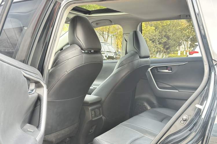 Used Toyota Wildlander 2021 Dual-Motor 2.5L E-CVT Four-Wheel Drive Luxury Edition Interior 3