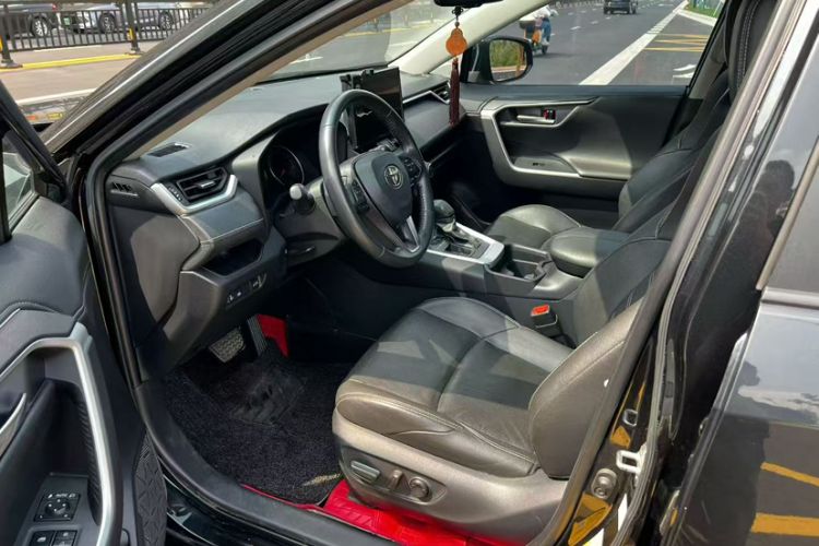 Used Toyota Wildlander 2021 2.0L CVT Two-Wheel Drive Luxury Edition Interior 3