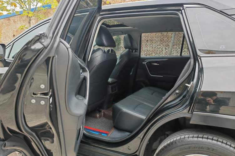 Used Toyota Wildlander 2021 2.0L CVT 4x4 Luxury Edition Interior 4