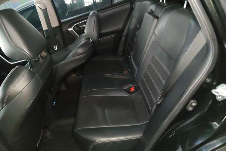 Used Toyota Wildlander 2021 2.0L CVT Two-Wheel Drive Luxury Edition Interior 4