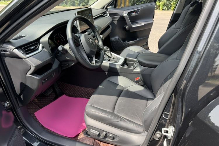 Used Toyota Wildlander 2021 2.0L CVT Two-Wheel Drive Luxury Edition Interior 4