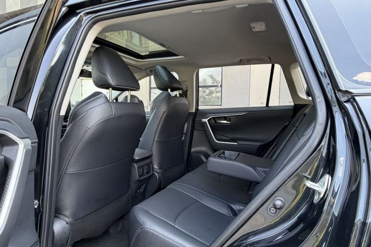 Used Toyota Wildlander 2021 2.0L CVT Two-Wheel Drive Luxury Edition Interior 4