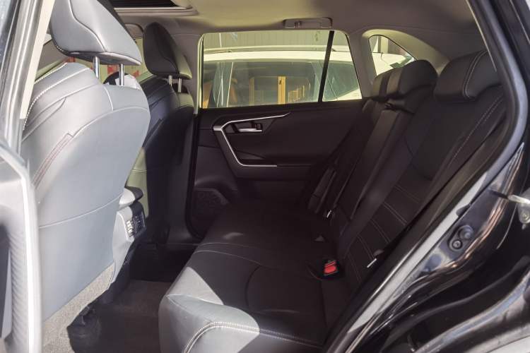 Used Toyota Wildlander 2021 2.0L CVT Two-Wheel Drive Luxury Edition Interior 4