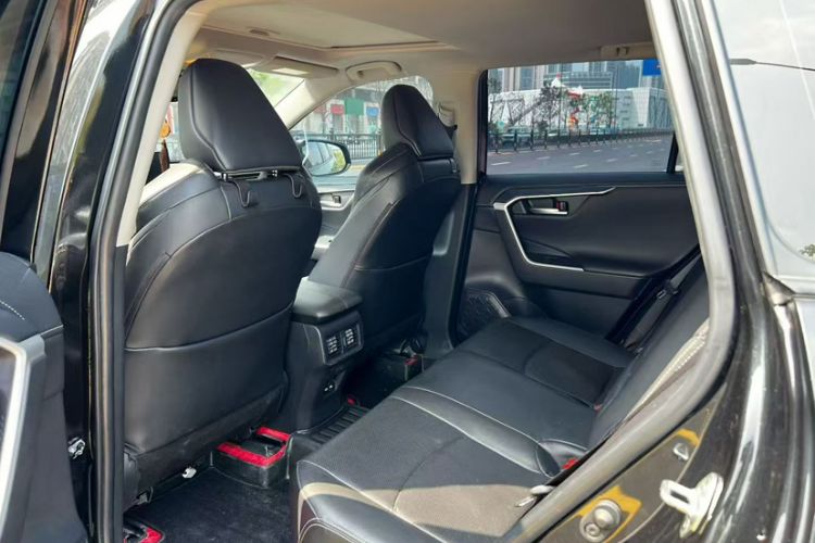 Used Toyota Wildlander 2021 2.0L CVT Two-Wheel Drive Luxury Edition Interior 4