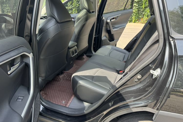 Used Toyota Wildlander 2021 2.0L CVT Two-Wheel Drive Luxury Edition Interior 5