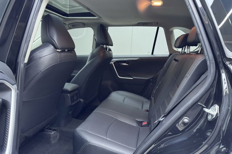 Used Toyota Wildlander 2021 2.0L CVT Two-Wheel Drive Luxury Edition Interior 5