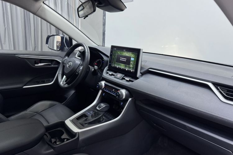Used Toyota Wildlander 2021 2.0L CVT Two-Wheel Drive Luxury Edition Interior 6