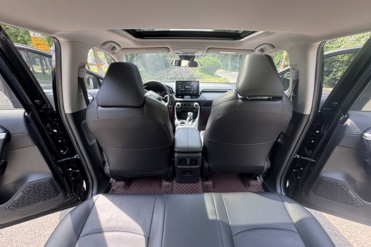 Used Toyota Wildlander 2021 2.0L CVT Two-Wheel Drive Luxury Edition Interior 8