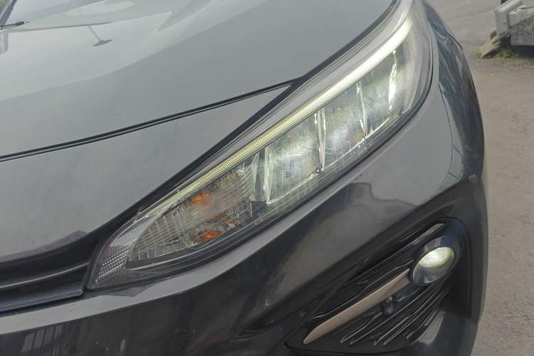 Used Toyota Wildlander 2021 Dual-Engine 2.5L E-CVT Two-Wheel Drive Luxury Edition Left Front Headlight