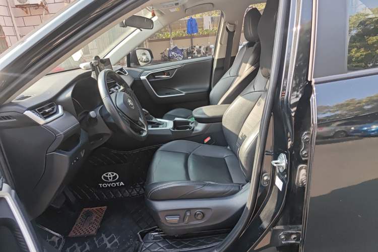 Used Toyota Wildlander 2021 Dual-Engine 2.5L E-CVT Two-Wheel Drive Luxury Edition Left Front Seat