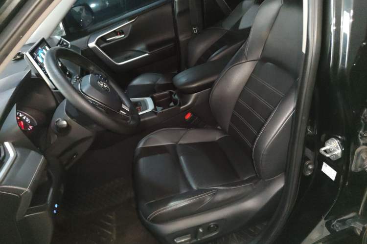Used Toyota Wildlander 2021 2.0L CVT Two-Wheel Drive Luxury Edition Left Front Seat
