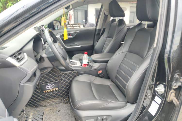 Used Toyota Wildlander 2021 2.0L CVT Two-Wheel Drive Luxury Edition Left Front Seat