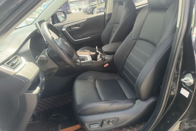 Used Toyota Wildlander 2021 2.0L CVT Two-Wheel Drive Luxury Edition Left Front Seat