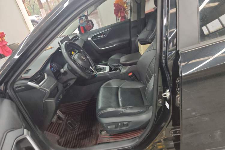 Used Toyota Wildlander 2021 Dual-Engine 2.5L E-CVT Two-Wheel Drive Luxury Edition Left Front Seat