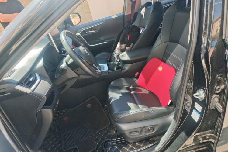 Used Toyota Wildlander 2021 2.0L CVT 4x4 Luxury Edition Left Front Seat