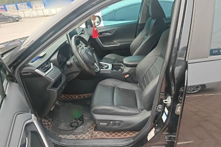 Used Toyota Wildlander 2021 2.0L CVT 4x4 Luxury Edition Left Front Seat