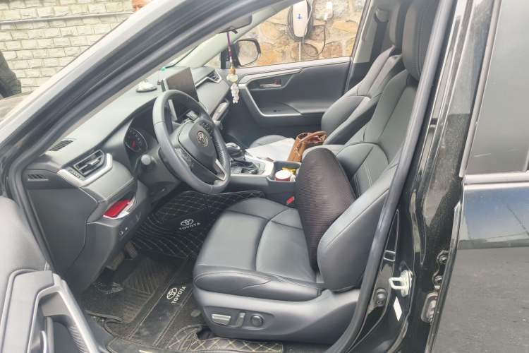 Used Toyota Wildlander 2021 2.0L CVT Two-Wheel Drive Luxury Edition Left Front Seat