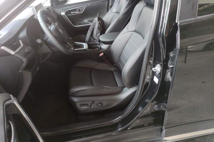 Used Toyota Wildlander 2021 2.0L CVT Two-Wheel Drive Luxury Edition Left Front Seat