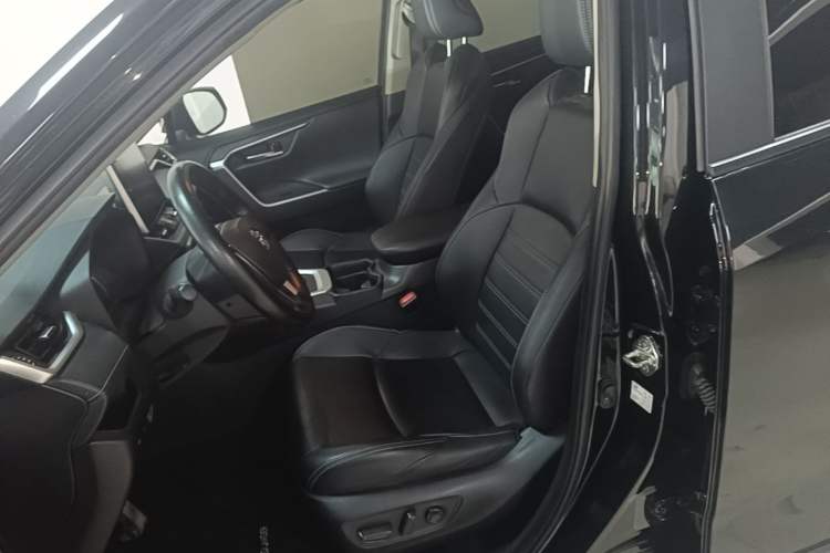Used Toyota Wildlander 2021 2.0L CVT Two-Wheel Drive Luxury Edition Left Front Seat