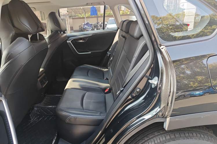 Used Toyota Wildlander 2021 Dual-Engine 2.5L E-CVT Two-Wheel Drive Luxury Edition Left Rear Seat
