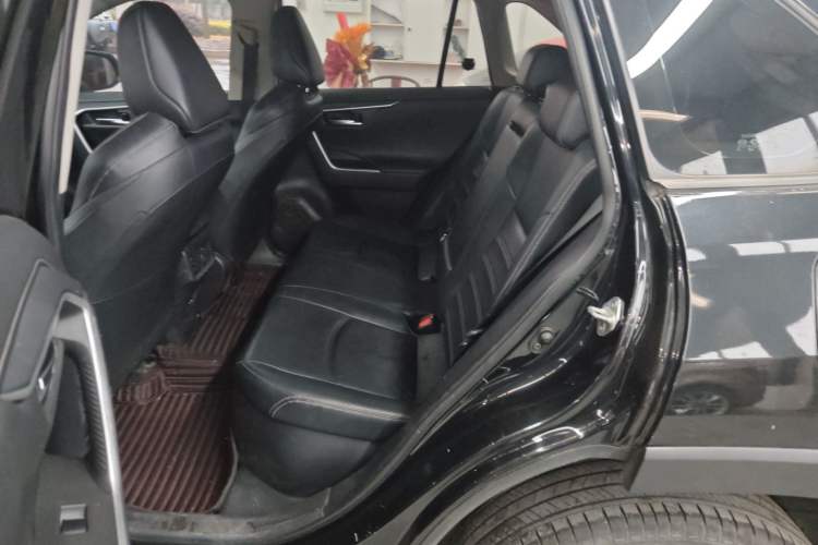 Used Toyota Wildlander 2021 Dual-Engine 2.5L E-CVT Two-Wheel Drive Luxury Edition Left Rear Seat