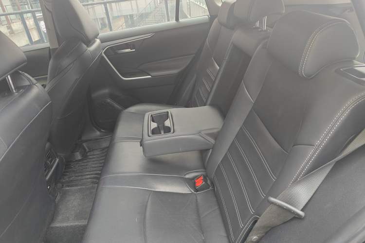 Used Toyota Wildlander 2021 Dual-Engine 2.5L E-CVT Two-Wheel Drive Luxury Edition Left Rear Seat