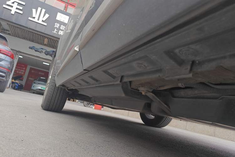 Used Toyota Wildlander 2021 Dual-Engine 2.5L E-CVT Two-Wheel Drive Luxury Edition Left Side Sill