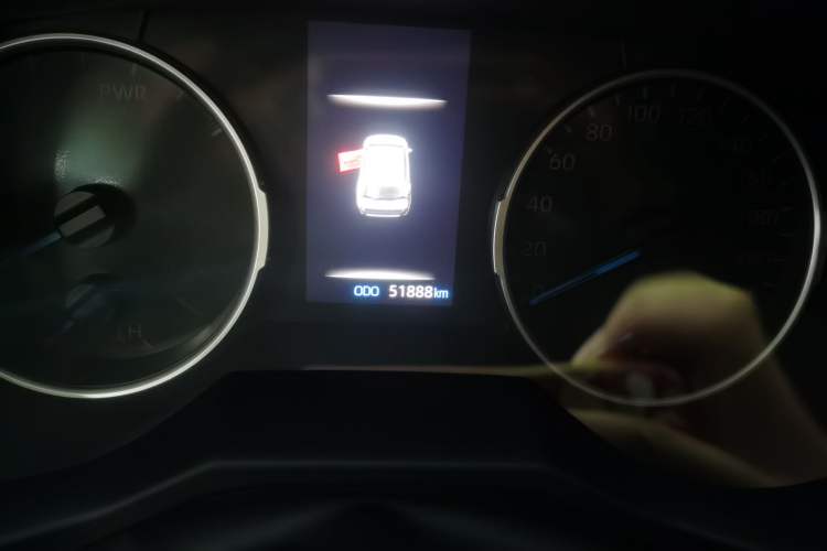 Used Toyota Wildlander 2021 Dual-Motor 2.5L E-CVT Four-Wheel Drive Luxury Edition Odometer Close Up