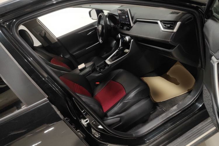 Used Toyota Wildlander 2021 2.0L CVT Two-Wheel Drive Luxury Edition Right Front Seat