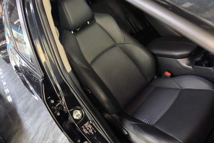 Used Toyota Wildlander 2021 2.0L CVT 4x4 Luxury Edition Right Front Seat
