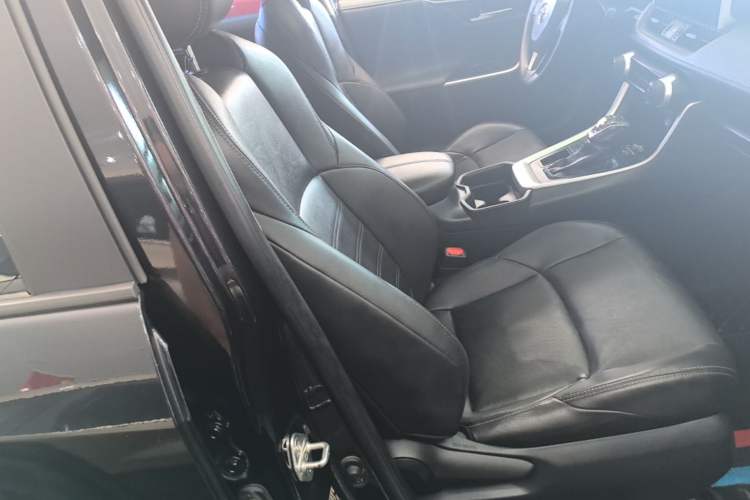 Used Toyota Wildlander 2021 2.0L CVT Two-Wheel Drive Luxury Edition Right Front Seat