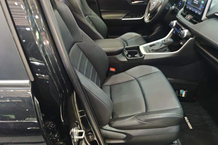 Used Toyota Wildlander 2021 Dual-Engine 2.5L E-CVT Two-Wheel Drive Luxury Edition Right Front Seat